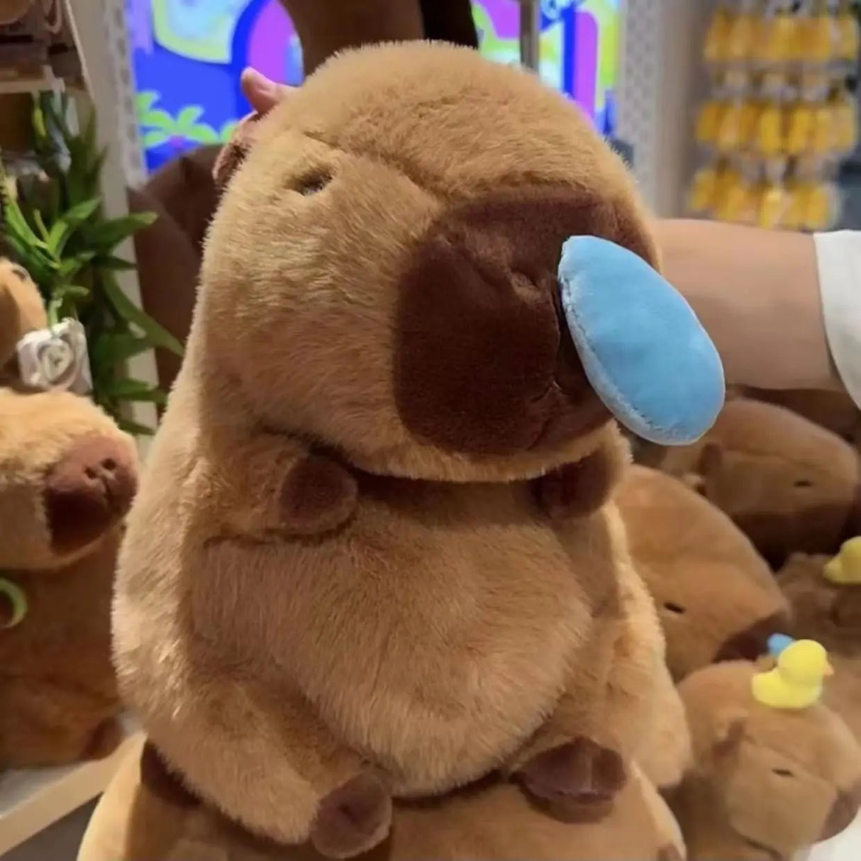 Pelucia Capivara (mochila)